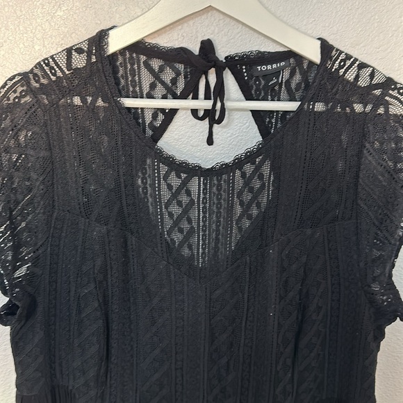 Torrid 1X Deep Black Midi Rayon Slub Lace Trim Dress with Pockets - Picture 2 of 12